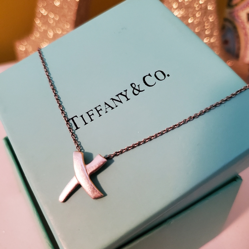 Tiffany & Co. X pendant necklace by Paloma Picasso